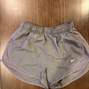 Nike Tempo
Women's Dri-FIT Mid-Rise Brief-Lined Running Shorts